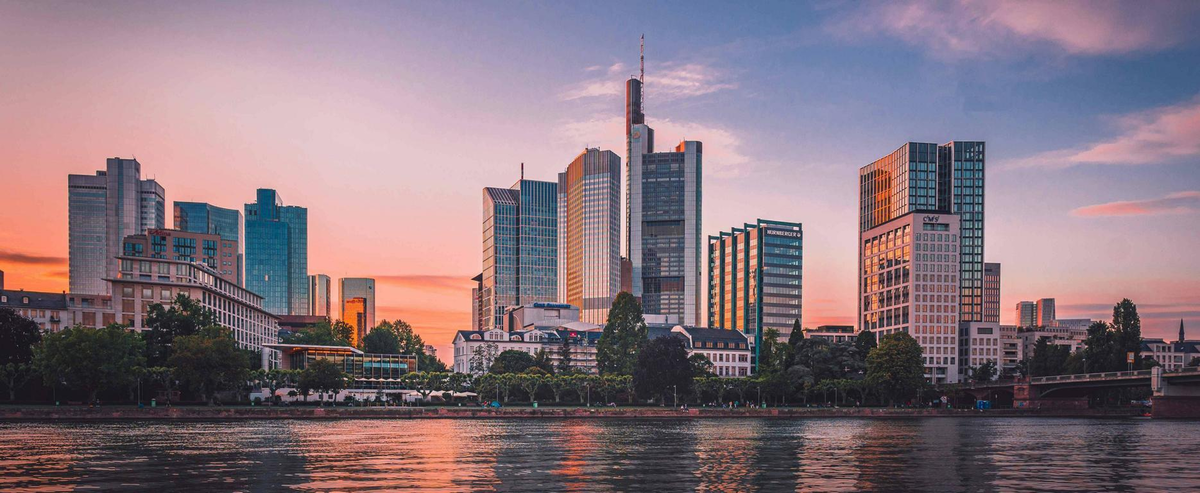 Escort date Frankfurt Main skyline Escort date Frankfurt Main skyline