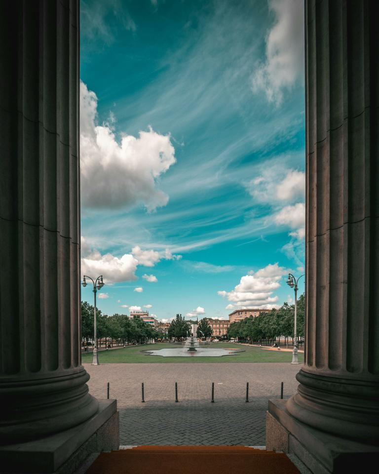 Escort agentur wiesbaden kurhaus saeulen Escort agentur wiesbaden kurhaus saeulen