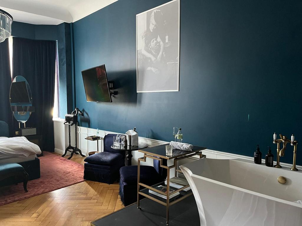 Provocateur Berlin - Deluxe Room with Freestanding Bathtub Provocateur Berlin - Deluxe Room with Freestanding Bathtub